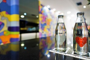 Desayuno buffet diario (EUR 10 por persona)