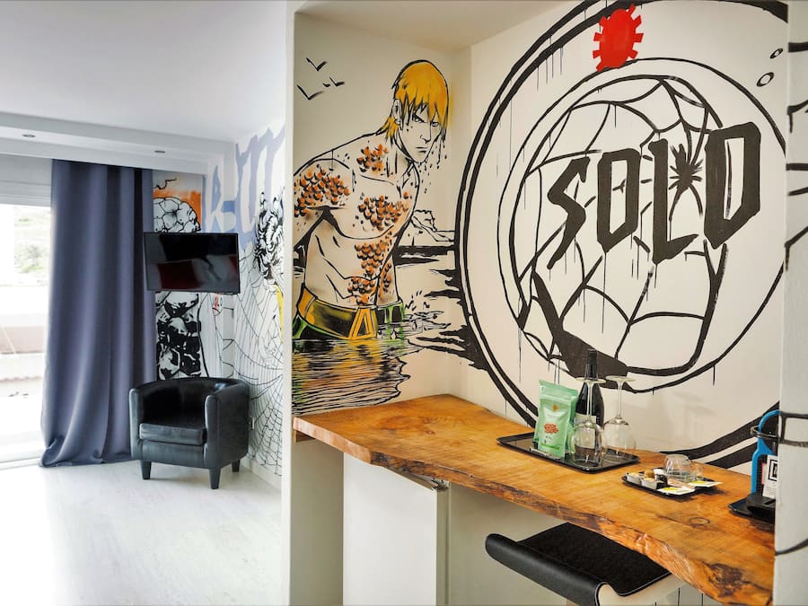 Standard Suite | Minibar, in-room safe, desk, blackout drapes