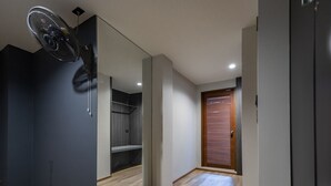 Deluxe Room With Bathroom