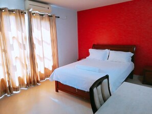 Double Room | In-room safe, desk, blackout drapes, bed sheets