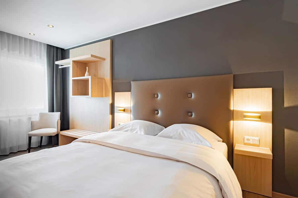 Chambre Superieure | Desk, soundproofing, WiFi (free), bed sheets