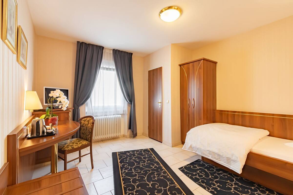 Standard Single Room | Desk, soundproofing, WiFi (free), bed sheets