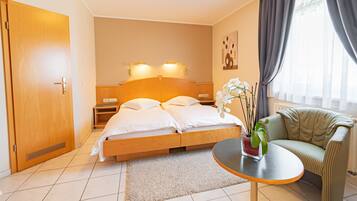Standard Double Room | Desk, soundproofing, free WiFi, bed sheets