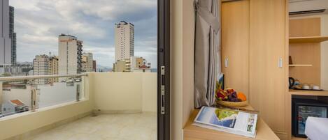 Senior Deluxe Double Ocean View | Balcony