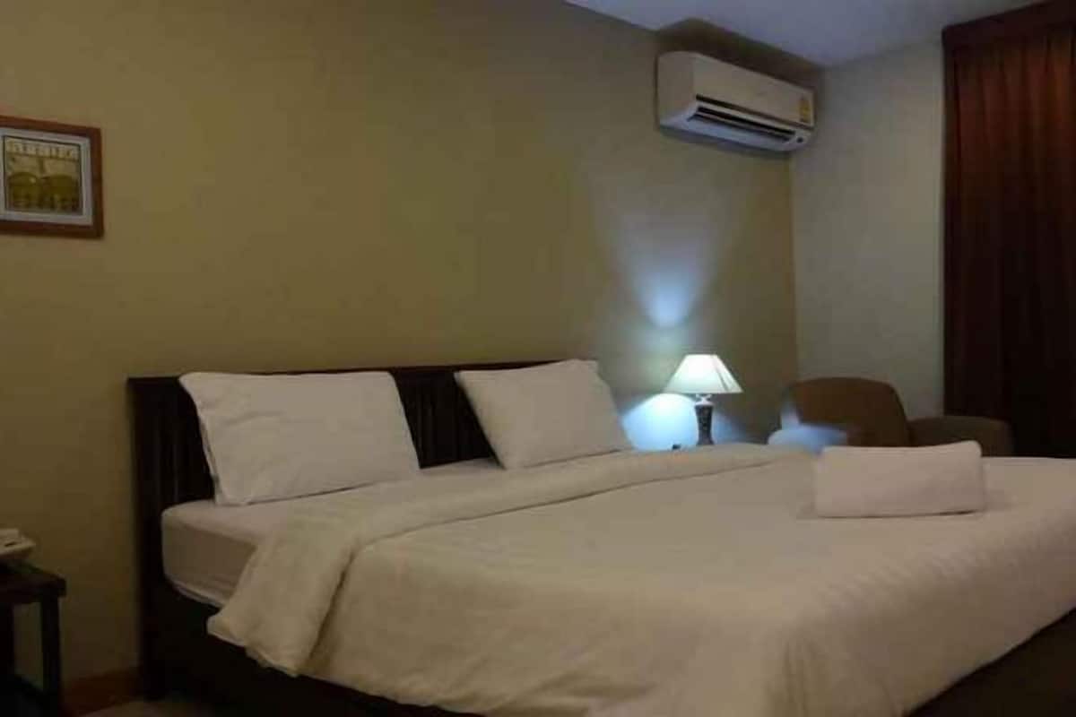 In-room safe, desk, blackout curtains, free WiFi