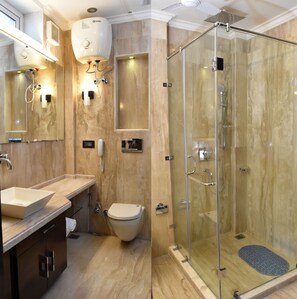 Luxe kamer, 1 tweepersoonsbed, niet-roken | Badkamer | Een douche