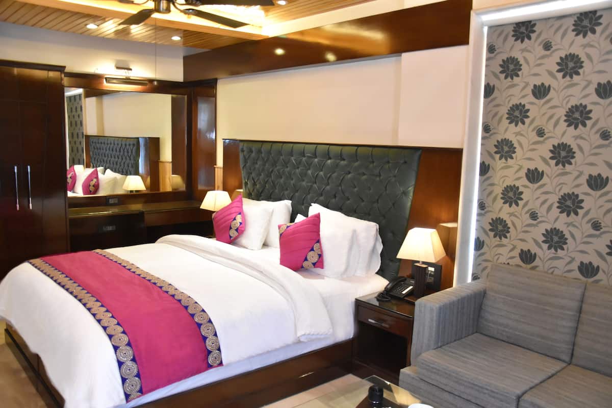 Premium Room, 1 Double Bed, Non Smoking | Soundproofing, rollaway beds (surcharge), WiFi (free)