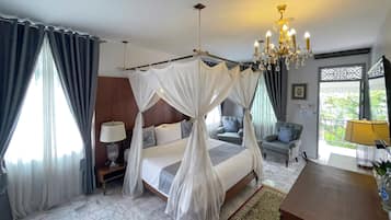 Deluxe King Bathtub | In-room safe, desk, blackout curtains, soundproofing