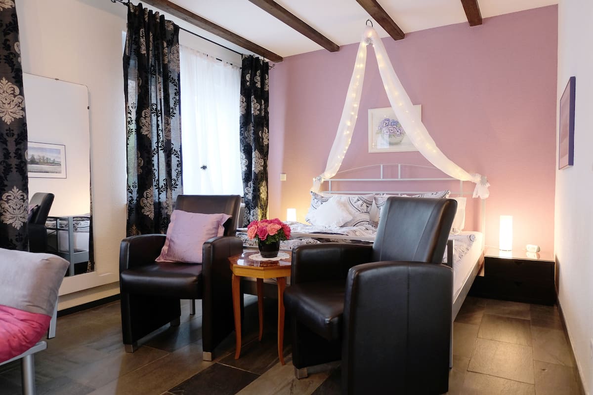 Deluxe Apartment | 3 bedrooms, premium bedding, in-room safe, individually furnished