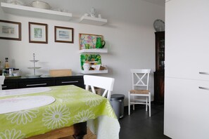 Căn hộ Deluxe | Khu vực ăn uống tại phòng