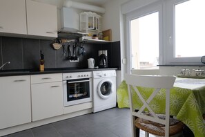 Deluxe Apartment | Private kitchen