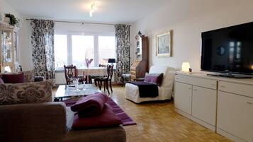 Deluxe-Apartment | Wohnzimmer | Flachbildfernseher