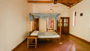 3 bedrooms, soundproofing, iron/ironing board, free WiFi