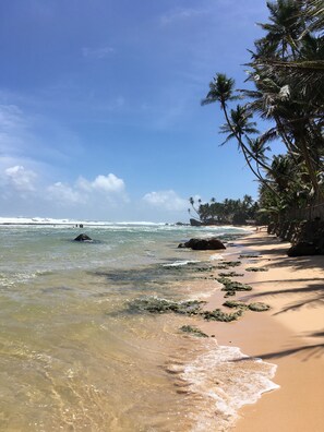Beach nearby - Coconut Treehouse (Unawatuna)