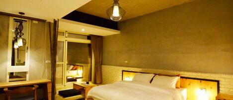 Quarto casal galeria, 1 cama Queen, para não fumantes | Edredons de pluma, individualmente decorados, individualmente mobiliados