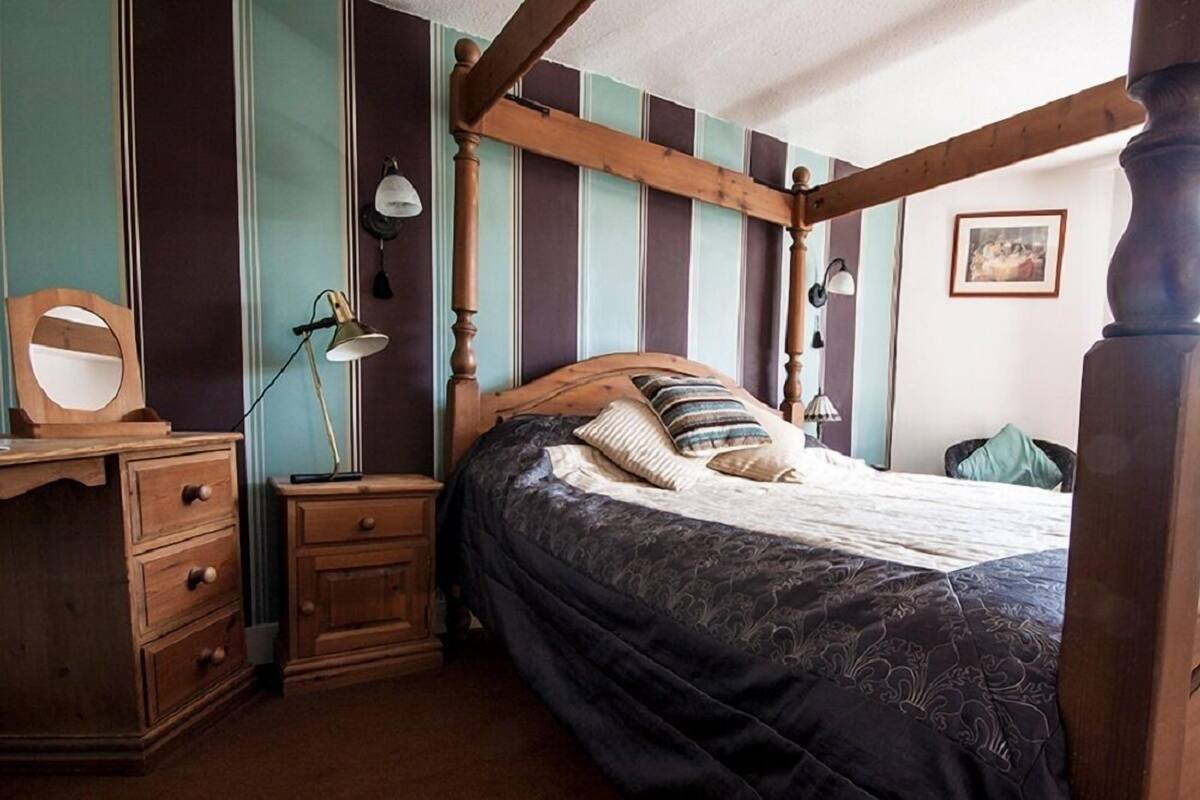 Habitación doble Confort, para no fumadores | Wifi gratis y ropa de cama