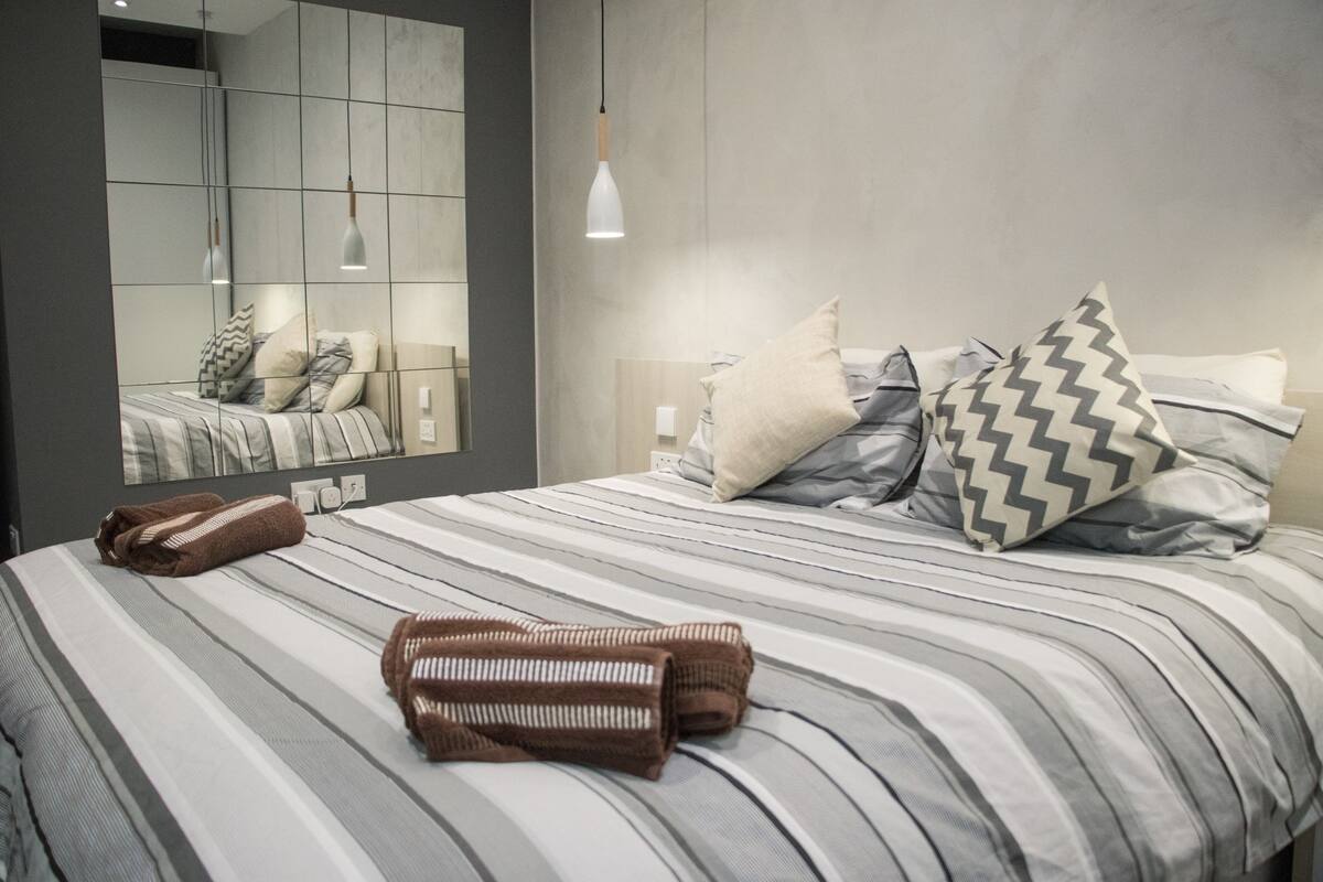 Superior tweepersoonskamer, privébadkamer (Velvet) | Donzen dekbedden, een strijkplank/strijkijzer, gratis wifi