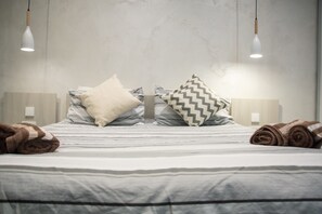 Quarto casal superior, banheiro privativo (Velvet) | Edredons de pluma, ferros/tábuas de passar roupa, Wi-Fi de cortesia