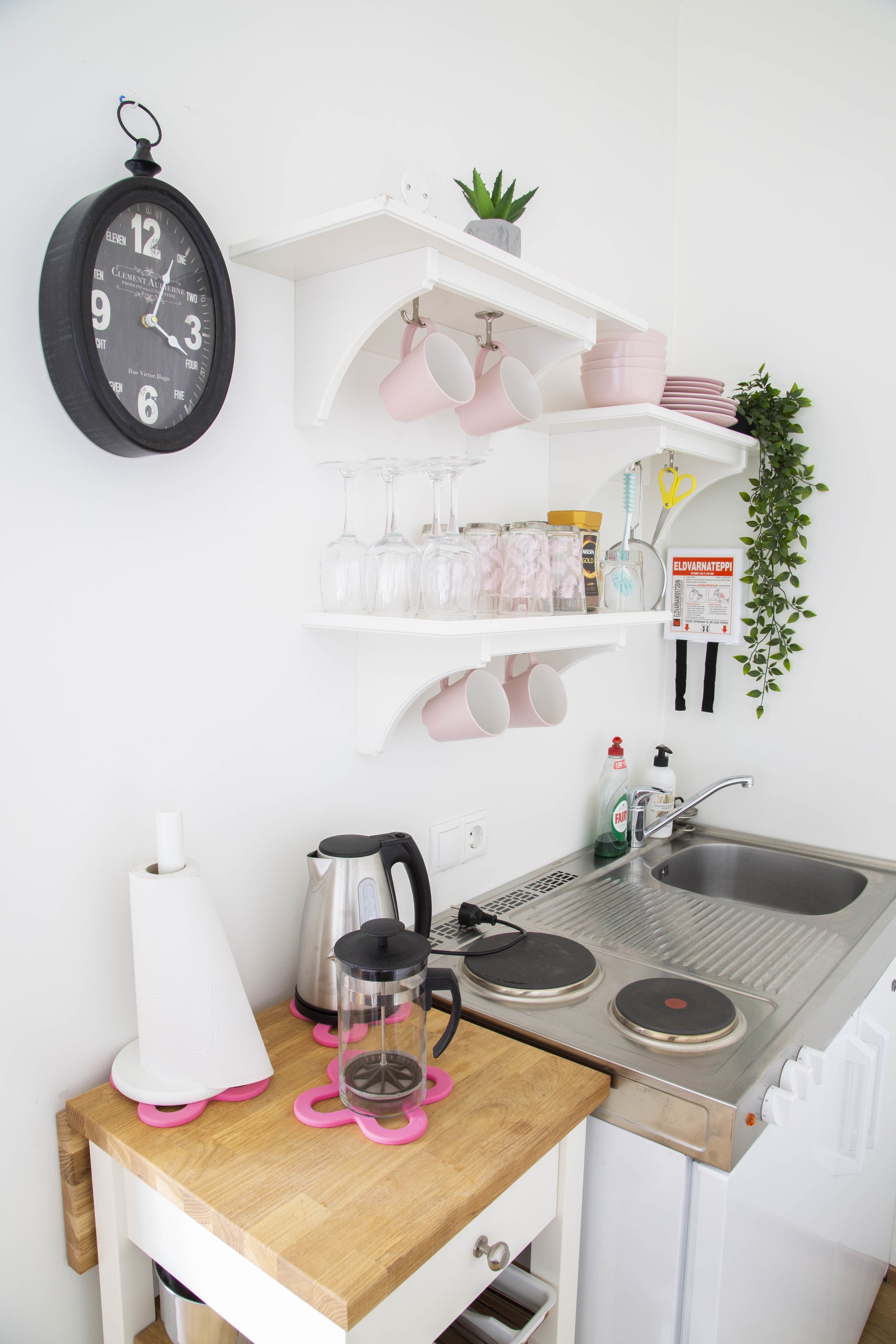 apartment (freyjubrunnur) | private kitchenette | fridge, stovetop, coffee/tea maker, electric kettle