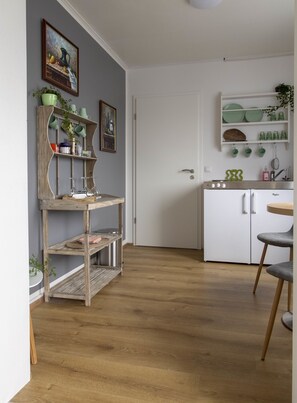 Apartamento (Traustastofa) | Cozinha americana privada | Geladeira, cooktop, cafeteira/chaleira, chaleira elétrica