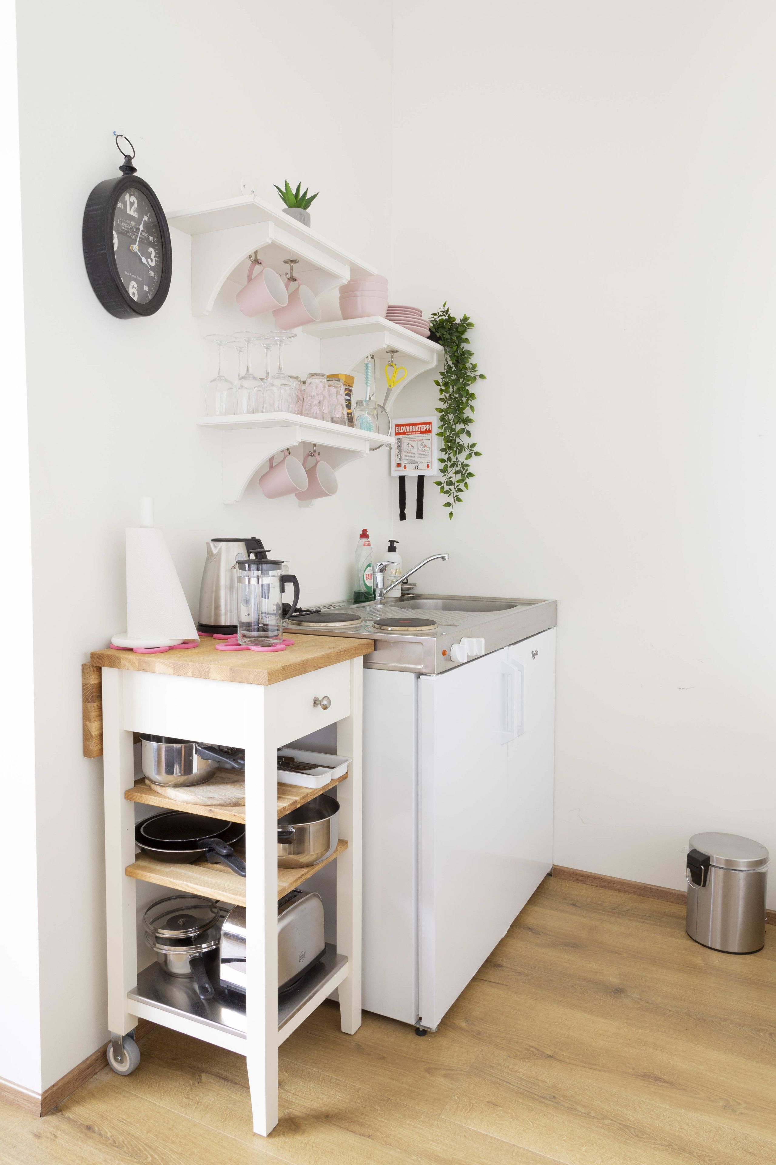 apartment (freyjubrunnur) | private kitchenette | fridge, stovetop, coffee/tea maker, electric kettle