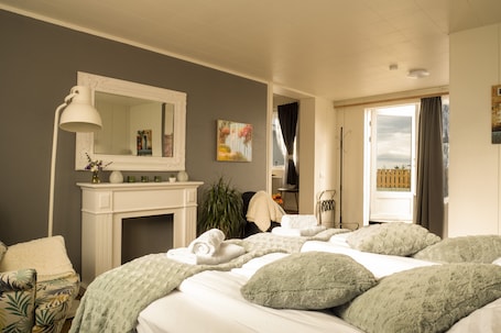 Apartamento (Traustastofa) | Parte interna. Private and peaceful one room apartments