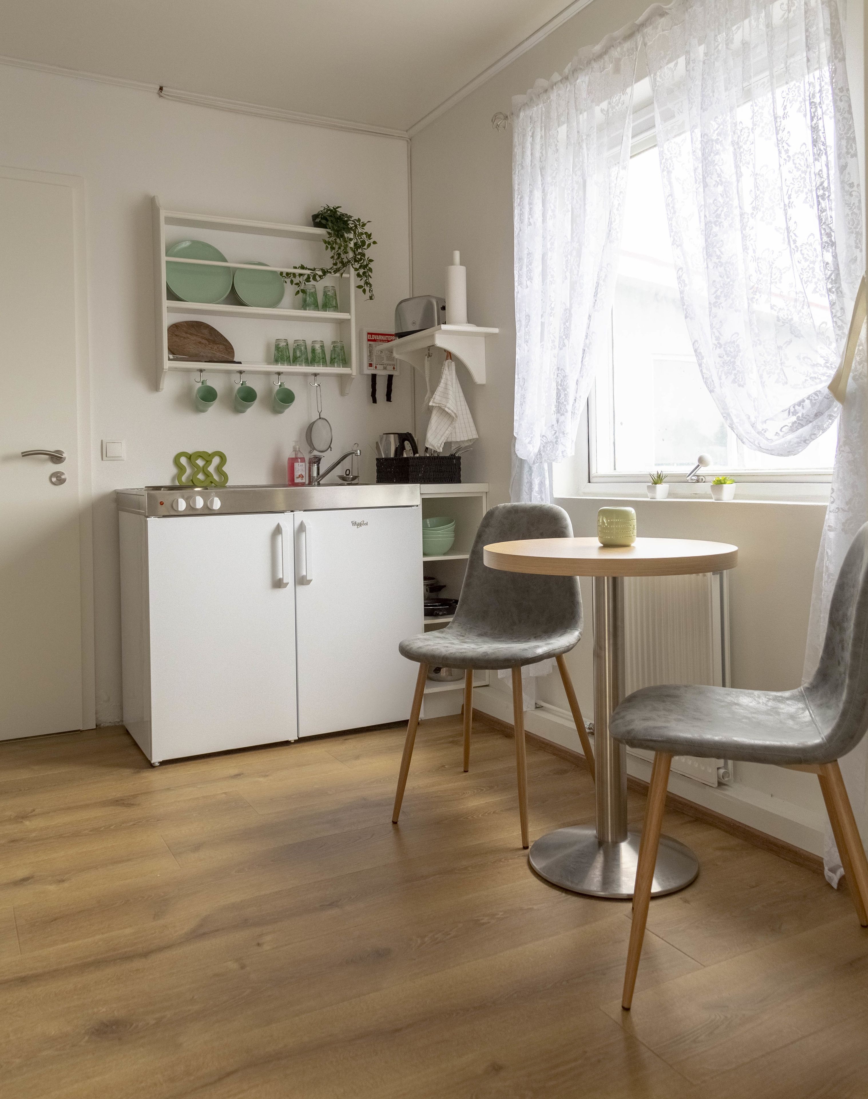 apartment (traustastofa) | private kitchenette | fridge, stovetop, coffee/tea maker, electric kettle
