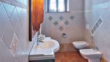 Apartment, 4 Schlafzimmer | Badezimmer