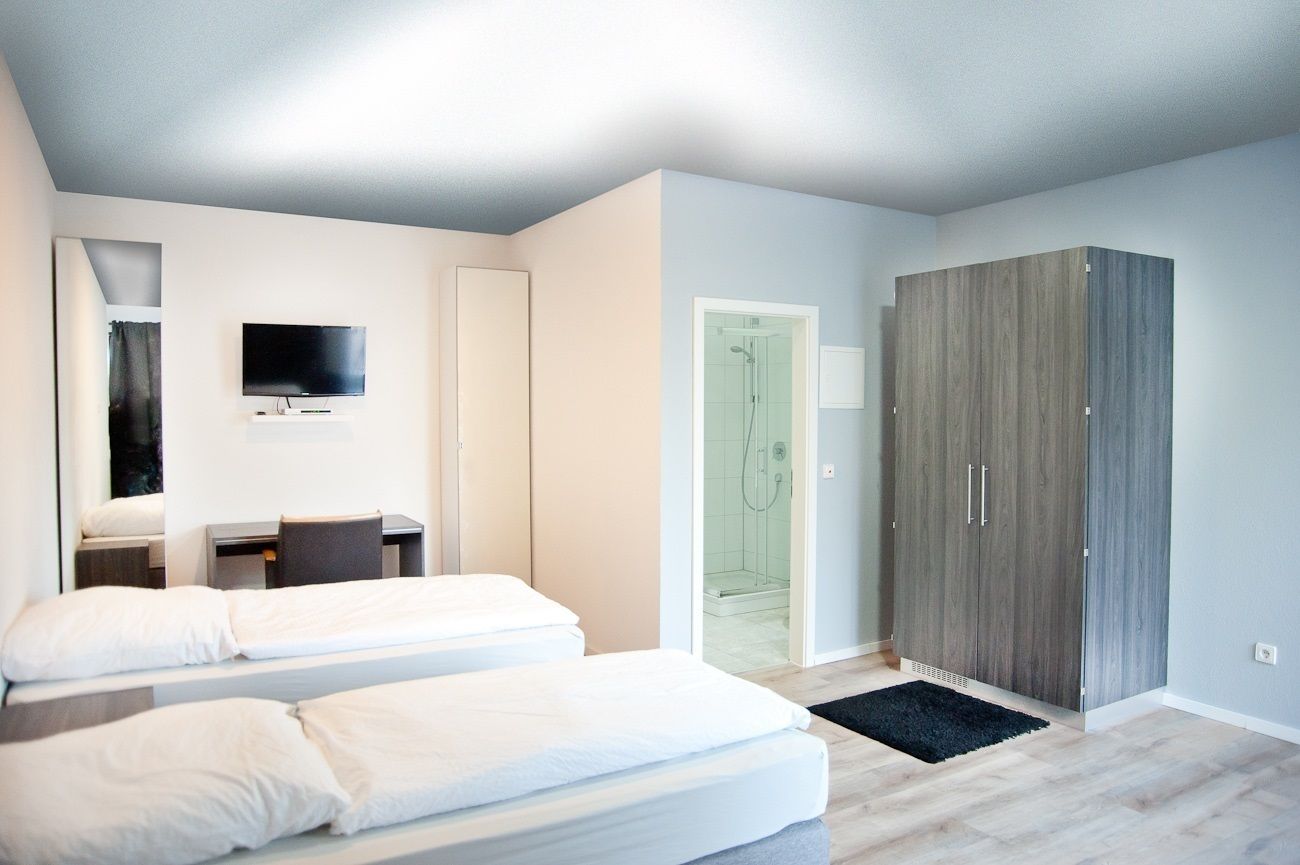 Escritorio, cunas, cuna de viaje y camas plegables/adicionales 