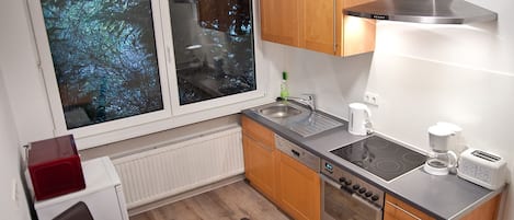 Vierbettzimmer | Eigene Küche | Kühlschrank, Mikrowelle, Herdplatte, Wasserkocher