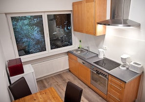 Fyrbäddsrum | Eget kök | Kylskåp, mikrovågsugn, spishäll och vattenkokare