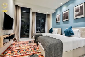 华丽套房, 1 张特大床 | 埃及棉床单、高档床上用品、办公桌、遮光窗帘