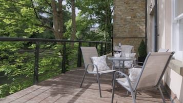 Apartamento superluxo, suíte | Vista da sacada