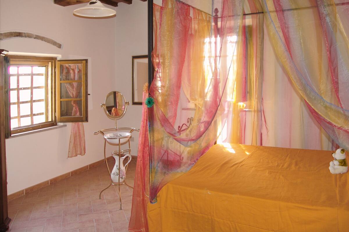Apartemen, 1 kamar tidur | 2 kamar tidur, tirai kedap cahaya, dan setrika/meja setrika