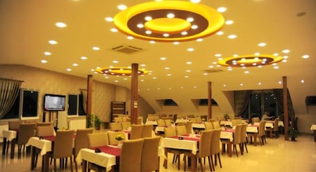 Free daily buffet breakfast. Maykon Hotel