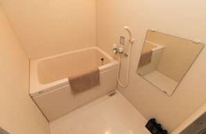 Bañera y ducha independientes, bañera profunda