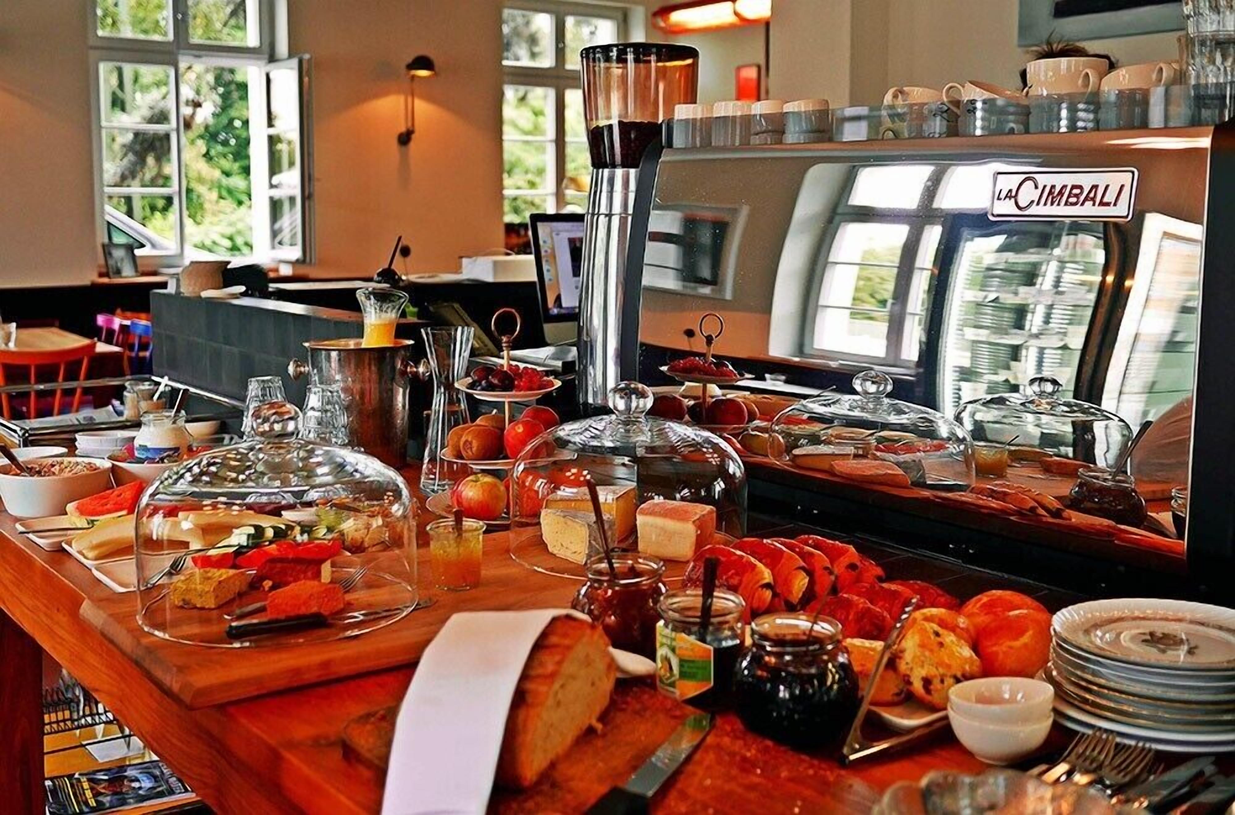 Daily buffet breakfast (EUR 15 per person)