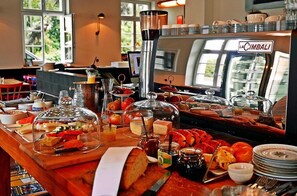 Daily buffet breakfast (EUR 15 per person) - Haus Zauberflöte (Offenburg)