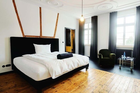 Comfort Double Room | Premium bedding, individually decorated, individually furnished - Haus Zauberflöte (Offenburg)