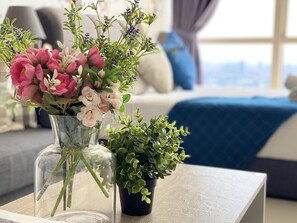 Desk, soundproofing, iron/ironing board, free WiFi - Chrisenbel Suites - Pinnacle PJ (Petaling Jaya)