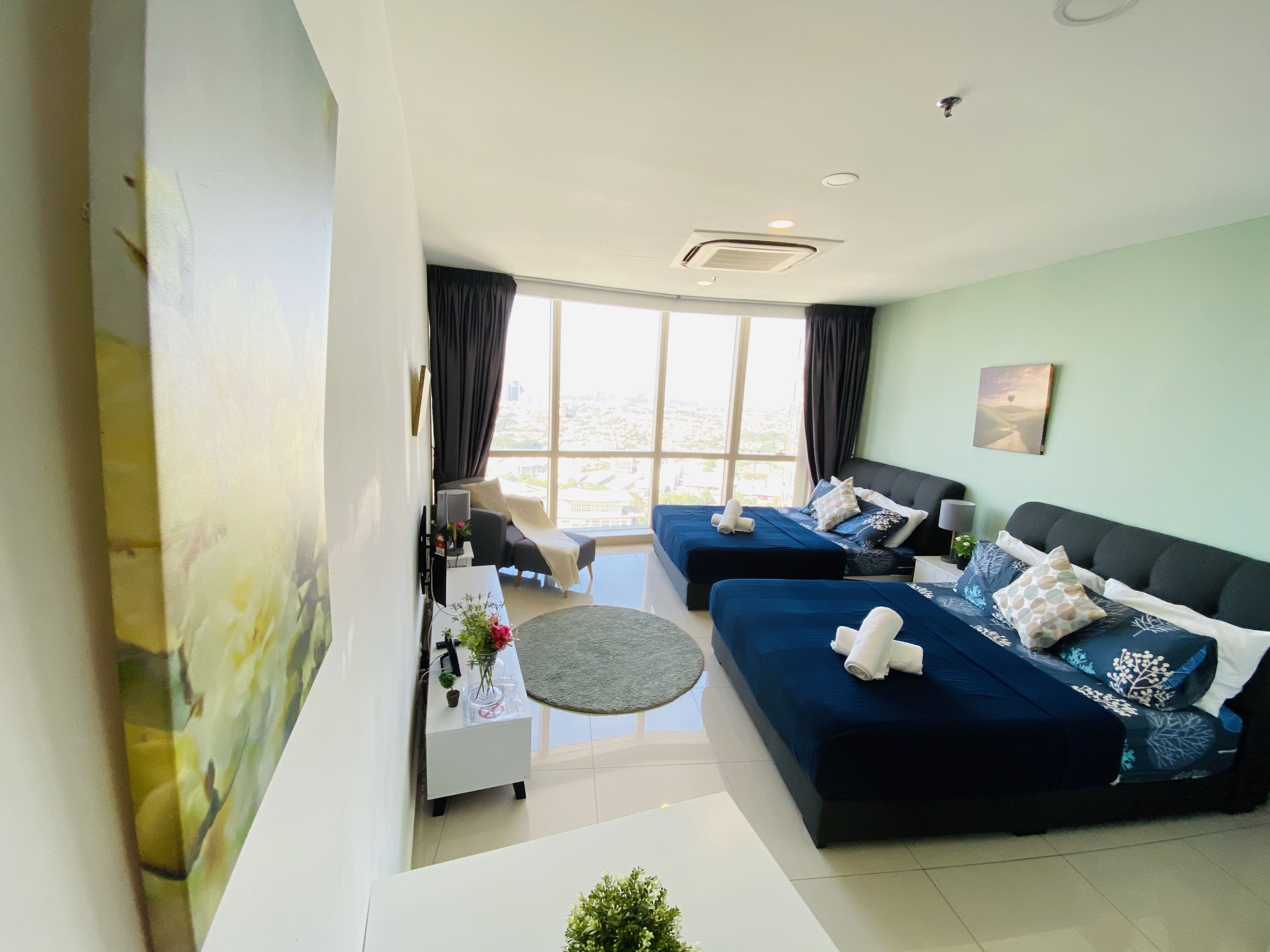 Executive Studio Suite | Desk, soundproofing, iron/ironing board, free WiFi