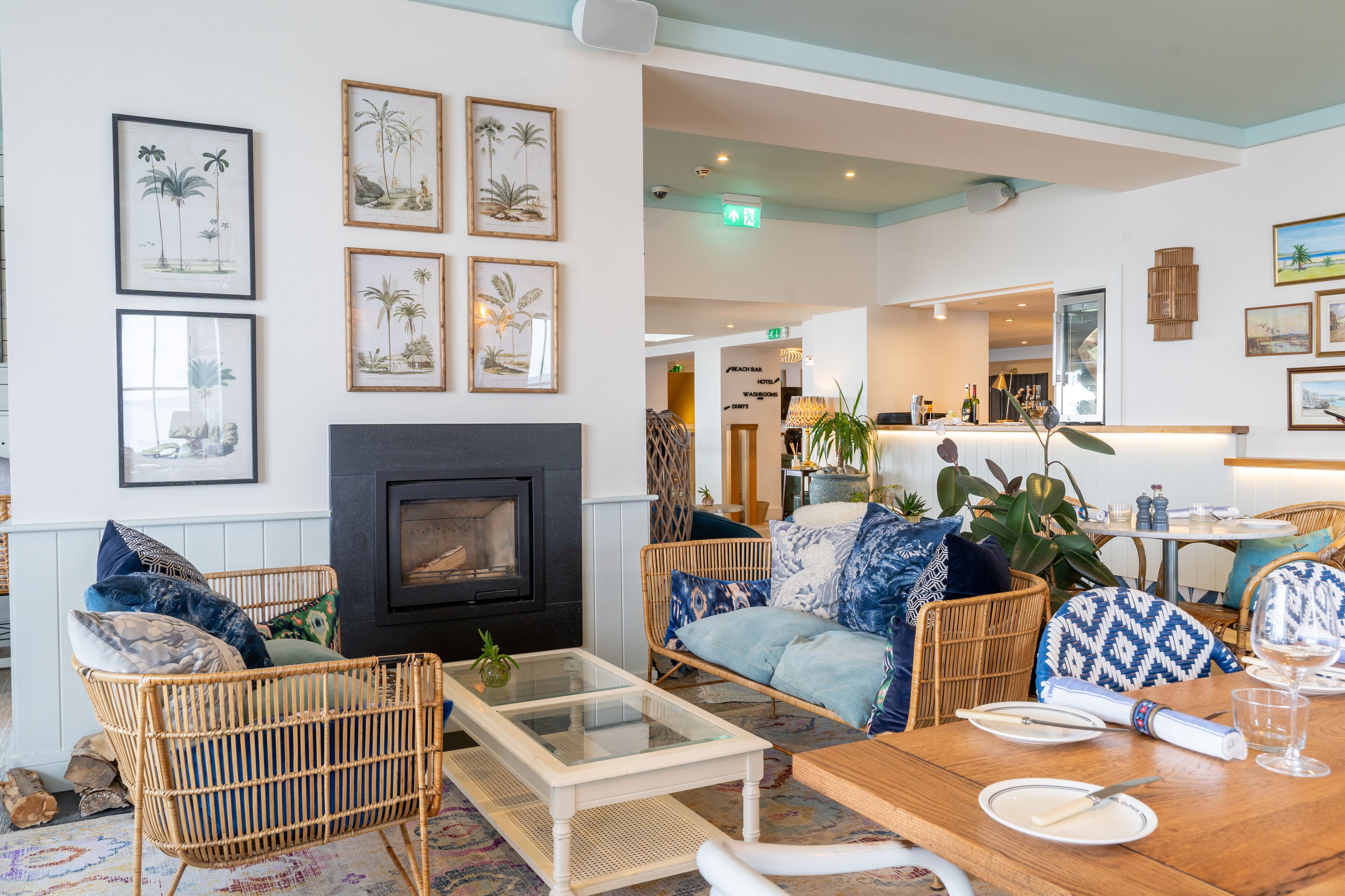 Breakfast, lunch and dinner served