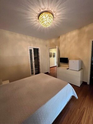 Chambre double, salle de bain privée (External) | Accès au Wi-Fi (inclus), literie fournie