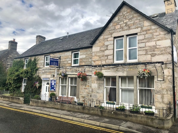 Front of property - The Well House (Pitlochry)