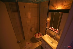 Family Room | Bathroom