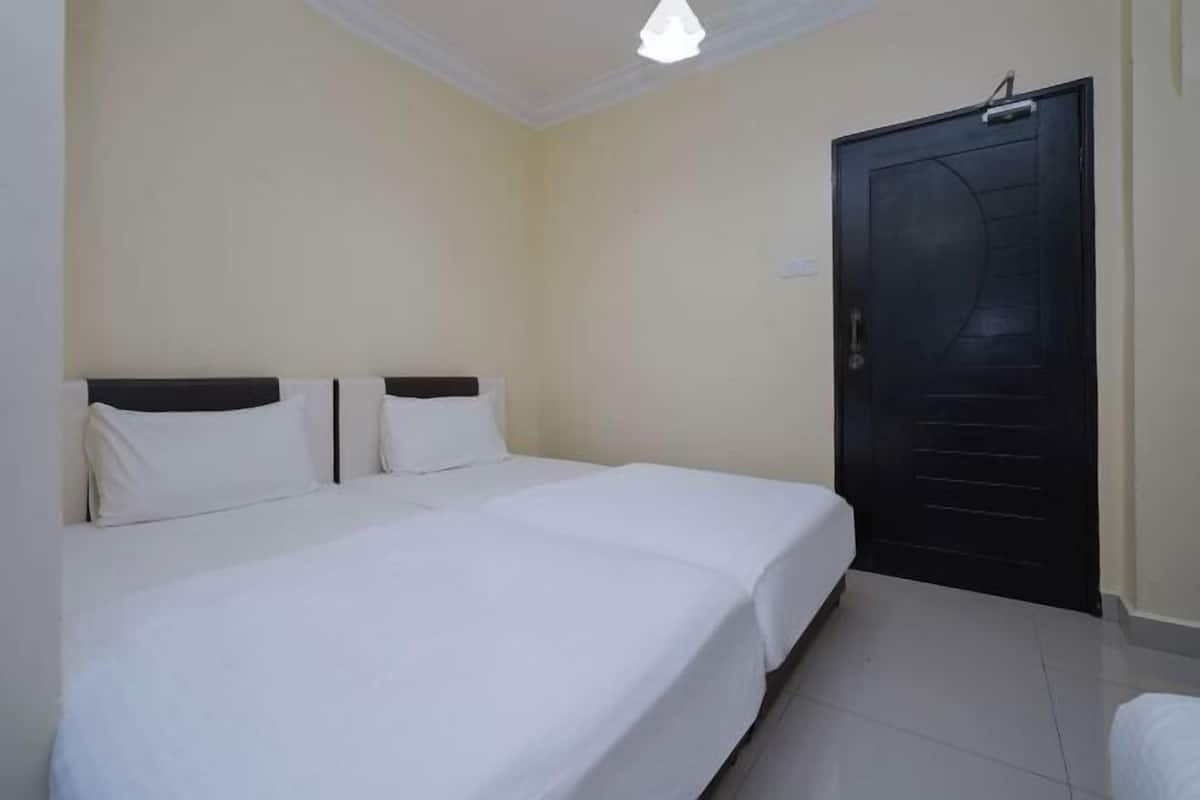 1 bedroom, bed sheets