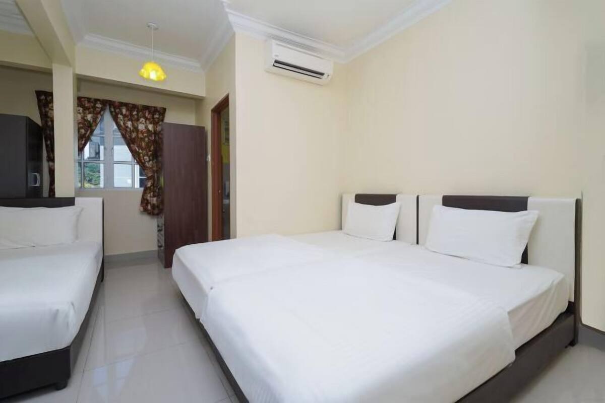 1 bedroom, bed sheets