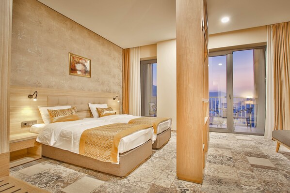 华丽双人房或双床房, 无烟房 | 高档床上用品、加厚床垫、迷你吧、客房内保险箱