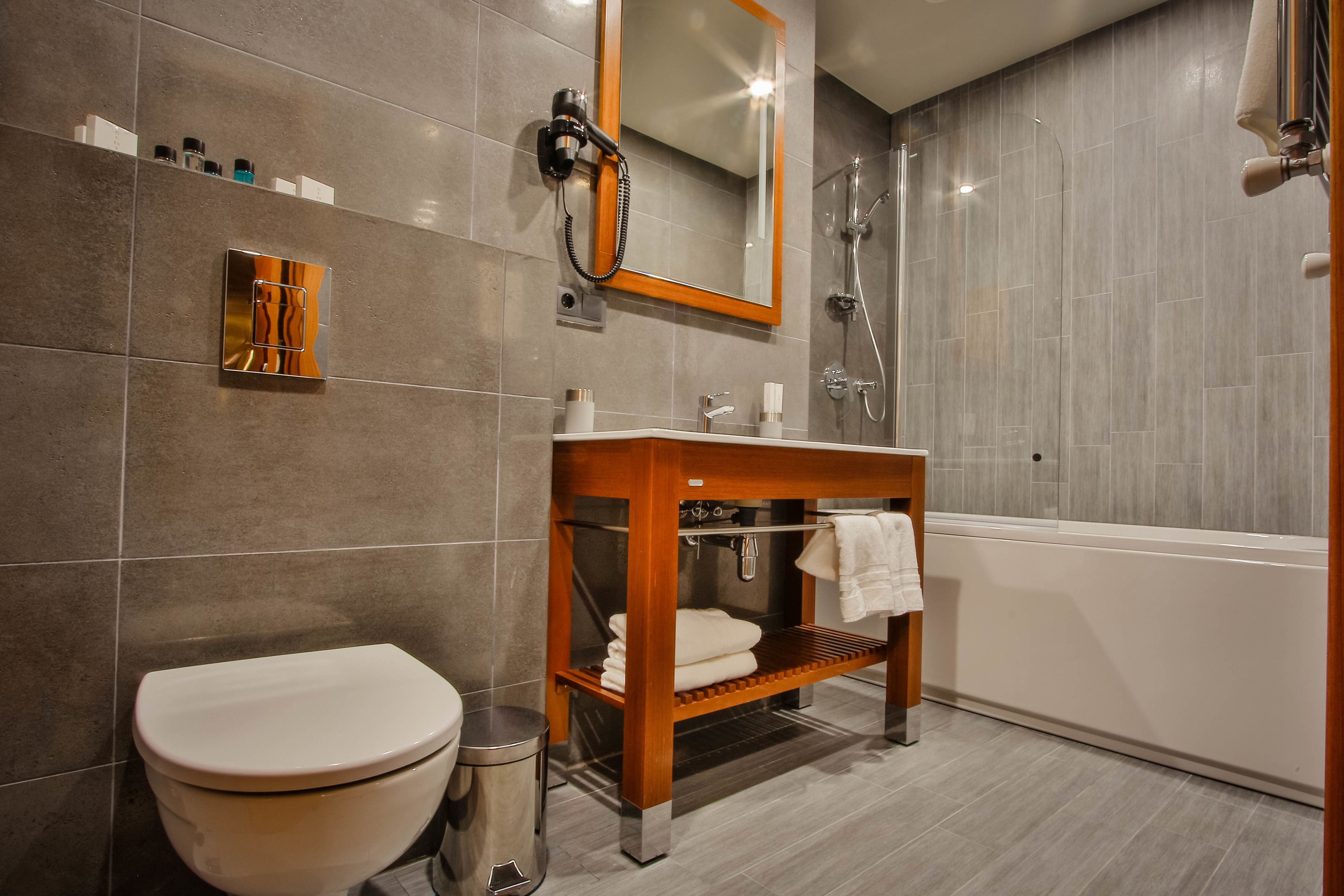 standard double or twin room, non smoking | bathroom | free toiletries, hair dryer, dressing gowns, slippers