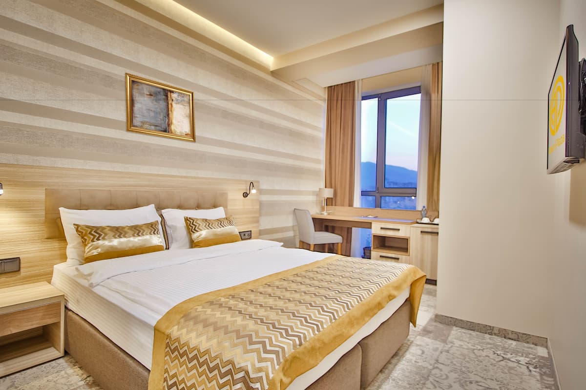 Ropa de cama de alta calidad, colchones con pillow-top y minibar 